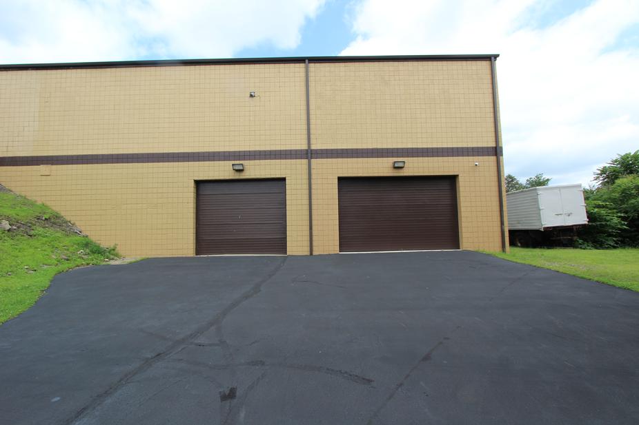LARGE GARAGE SPACE FOR RENT EAST OF PITTSBURGH PA