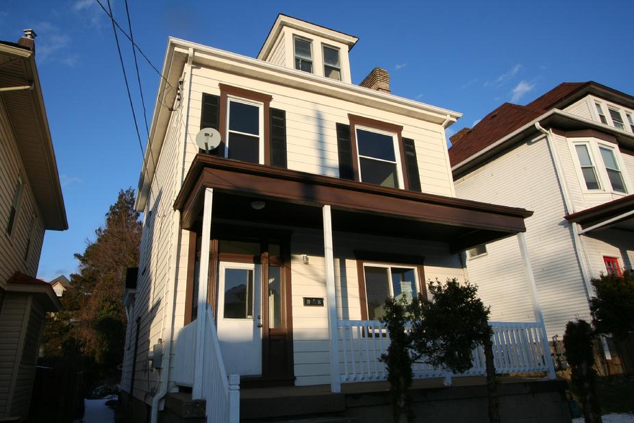 3 BEDROOM HOUSE FOR SALE ONLY 5 MINUTES FROM DOWNTOWN PITTSBURGH