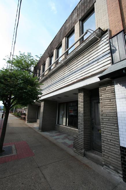 OFFICE / RETAIL / APARTMENT BUILDING FOR SALE DOWNTOWN AMBRIDGE PA