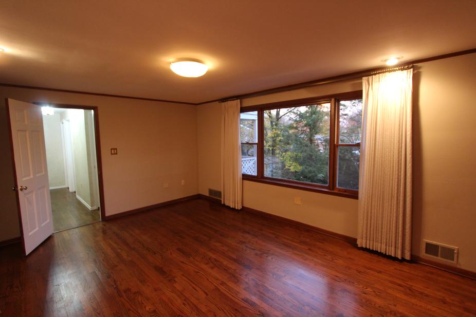 Mt. Lebanon PA 4 bedroom house for sale with double driveway and 2 car garage for sale