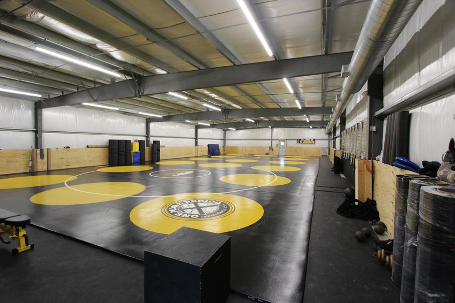 ATHLETIC SHARED SPACE 5,500 SF NEAR SEWICKLEY PA