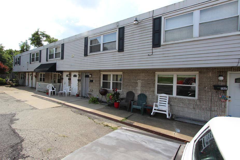 17 UNIT APARTMENT BUILDING FOR SALE NEAR PITTSBURGH