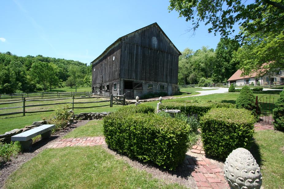 LUXURY ESTATE WITH 30 ACERS NEAR PITTSBURGH PA
