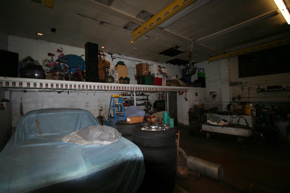 COMMERCIAL GRADE GARAGE FOR RENT NEAR SEWICKLEY