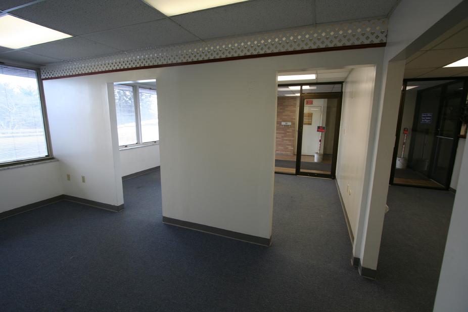 PRIME OFFICE / RETAIL FOR RENT KENNEDY TWP PITTSBURGH PA