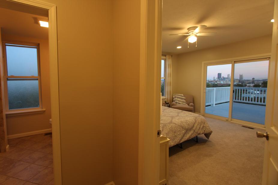 PITTSBURGH LUXURY HOME FOR SALE WITH MILLION DOLLAR VIEW, HOMES WITH VIEWS OF DOWNTOWN PITTSBURGH