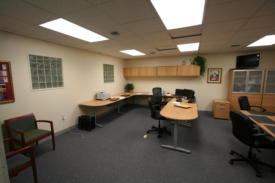 6,400 SF CLASS A OFFICE SPACE FOR RENT / SALE MONROEVILLE PA