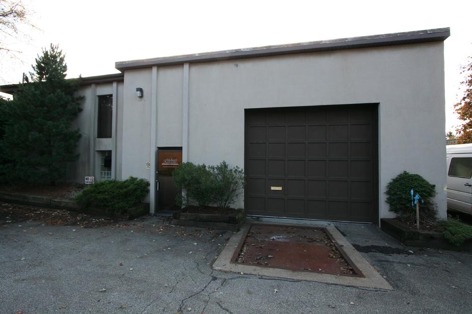 CLASS A OFFICE / WAREHOUSE SPACE FOR SALE / RENT MONROEVILLE PA