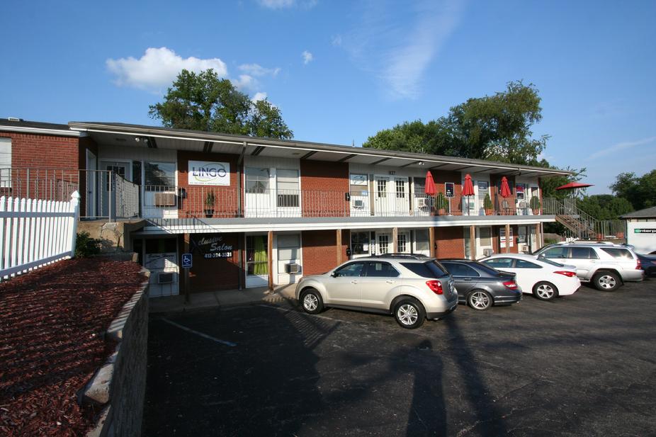 COMMERCIAL OFFICE SPACE AVAILABLE NEAR PITTSBURGH INTERNATIONAL AIRPORT