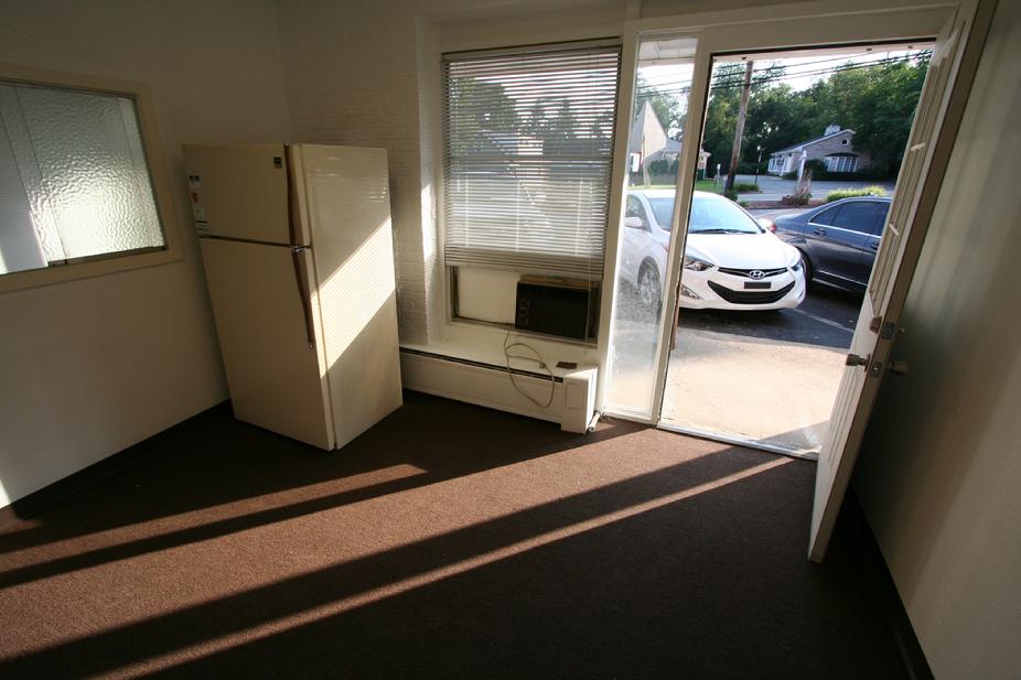 650 SF OFFICE RETAIL SPACE FOR RENT MOON TWP, PA NEAR AIRPORT